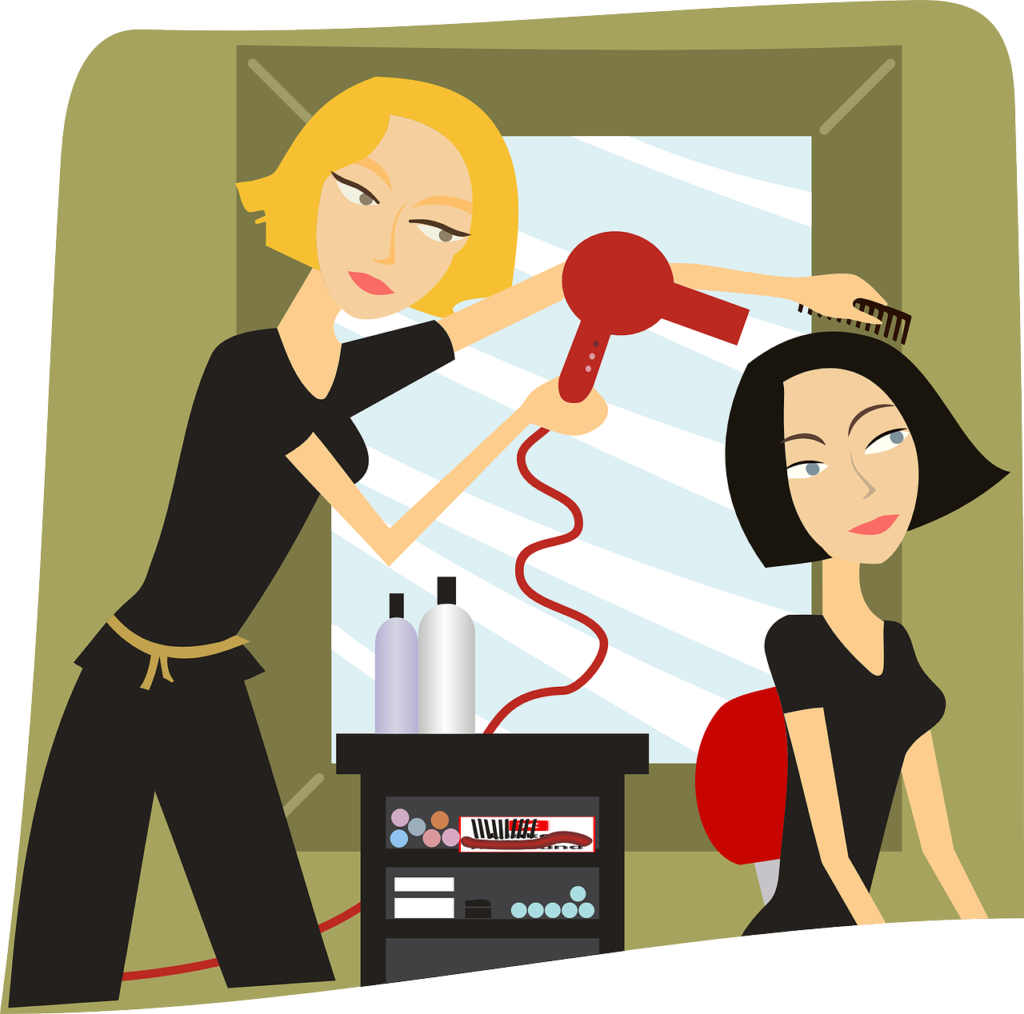 美容室で女性美容師が女性客の髪の毛をドライヤーで乾かしている